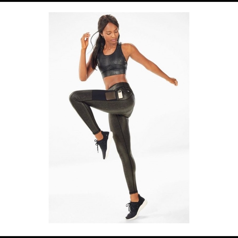 Fabletics 2-piece outfit, sports bra and leggings